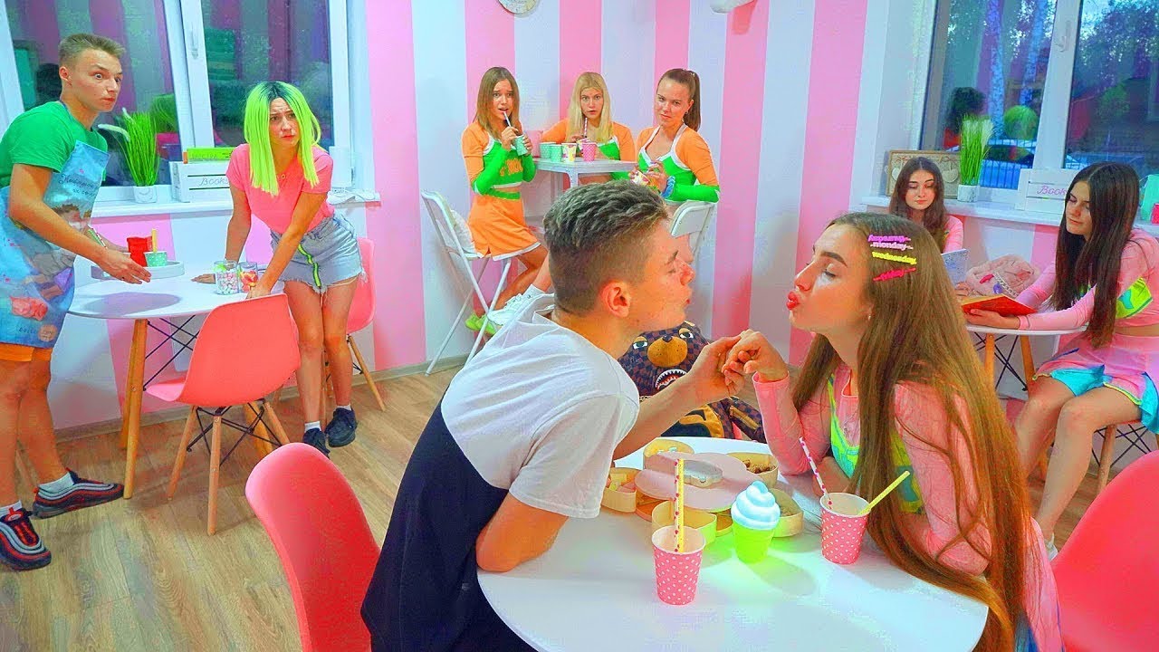 Diana und die Bunnies sollen wieder gegen Frogs KÄMPFEN! Dianas GEHEIMES FOTO hat SMILE GESEHEN!