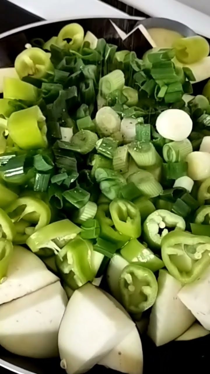 Mix von frischen Gemüse🍆🍅🫑mit Tomaten Soße und Schafskäse in der Pfanne ...