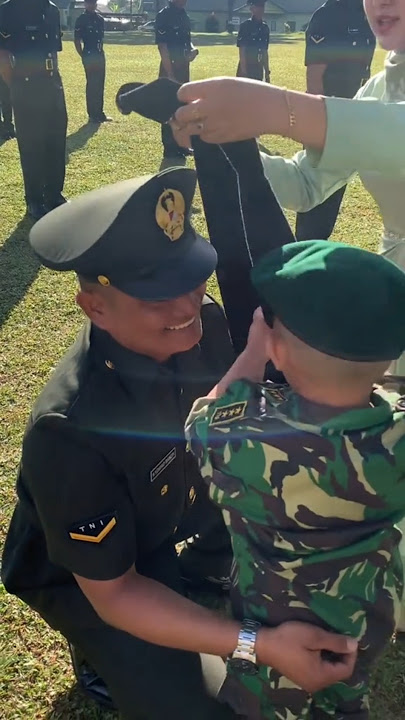 momen saat pelantikan cabareg..!#tni #prajurit #anak #ayah #pelantikan #secaba