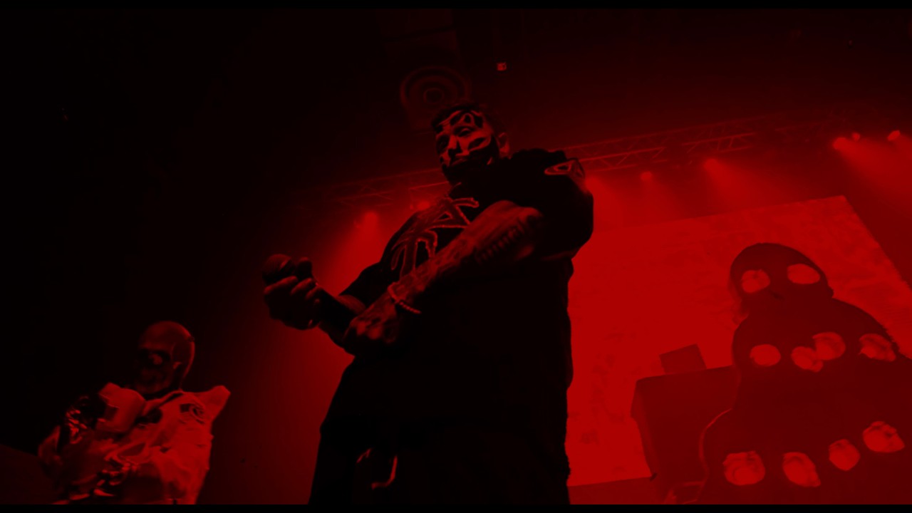 OUIJA MACC - CORPSE BOY (Official Music Video) auf YouTube ansehen OUIJA MACC - CORPSE BOY (Official Music Video) auf YouTube ansehen