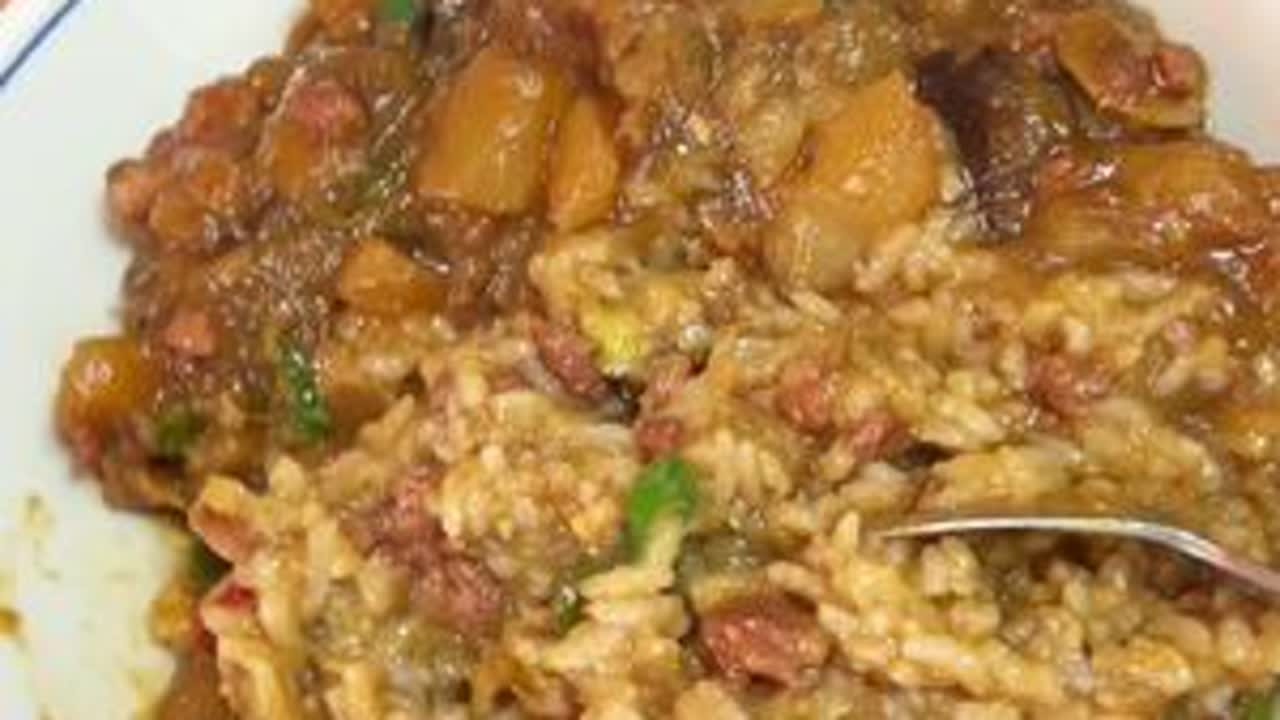 这两天一个人在家仙仙儿滴😂#一个人也要好好吃饭 #vlog十亿流量扶持计划 #肉末茄子盖饭 #晒美食是对平凡生活的热爱 #爱在一日三餐唯有美食不可辜负