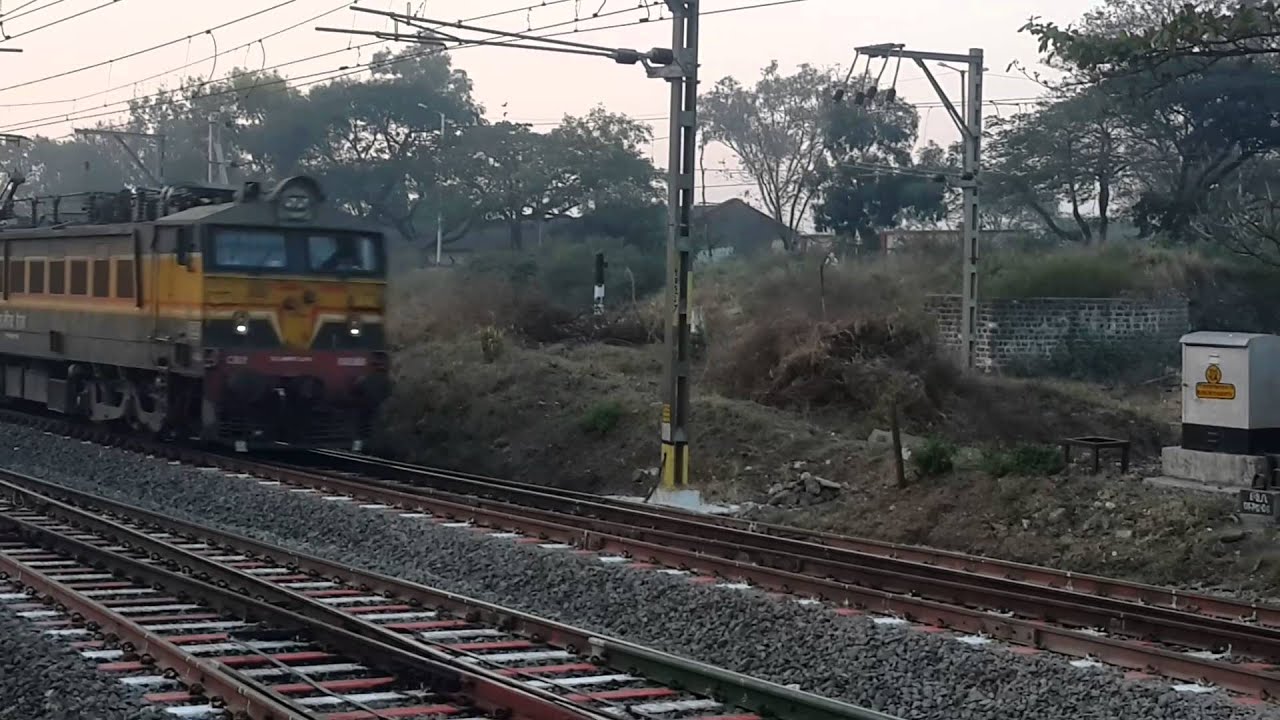 Deccan Queen new livery led by DC Unfit labelled KYN WCAM 2P 21872