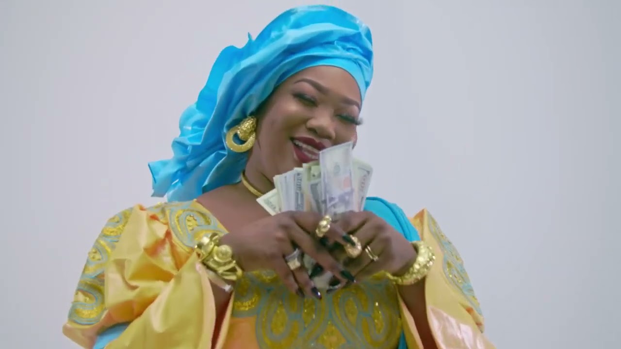 Fatim Diabaté Haute Gamme - Oumar Daff ( clip officiel)