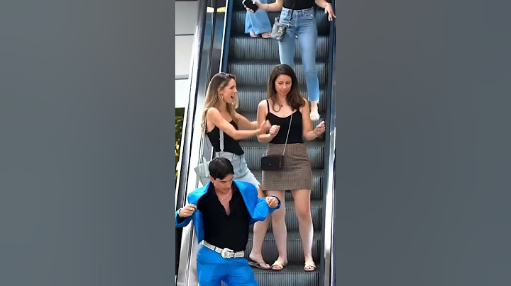 Escalator Dance Prank Hottie Edition #funny #dance