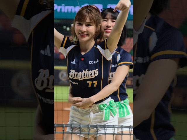 峮峮帶著沛婕 空氣騎機車 趣味互動#峮峮 #沛婕 #中信兄弟啦啦隊 #啦啦隊女孩 #passionsisters