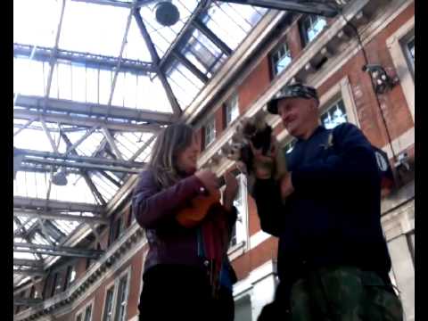 The Subway Song for Bosko & Honey's Ukulele Join t...