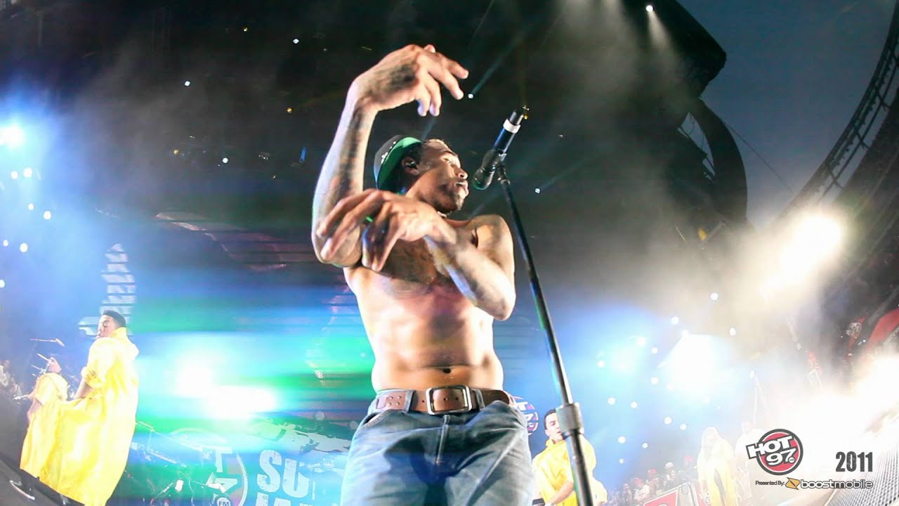 CHRIS BROWN & BUSTA RHYMES "Look At Me Now" Live at Summer Jam 2011