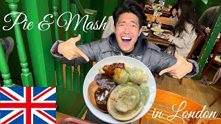 Japanese guy tries PIE &amp; MASH for the first time in London🇬🇧