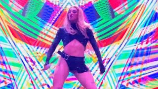 Pabllo Vittar performando "Penetra Remix" no Festival Do Orgulho 2023, em São Paulo.