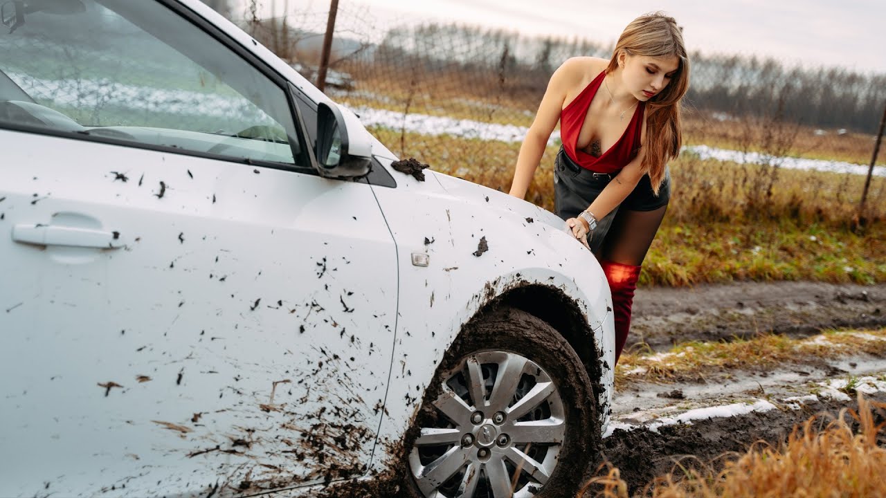 CAR STUCK || Elegant Ellie got stuck in the mud