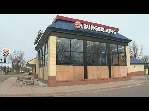 caller-convinces-employees-to-bust-burger-king-windows