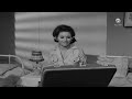 شوف طيبة قلب الناظرة مع البنات في المدرسة الست الناظرة شوف طيبة قلب الناظرة مع البنات في المدرسة الست الناظرة