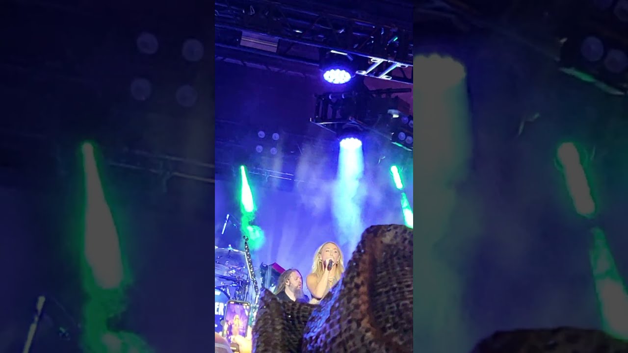Ashley Cooke Joined Brantley Gilbert On Stage For Over When We Re Sober Brantleygilbert