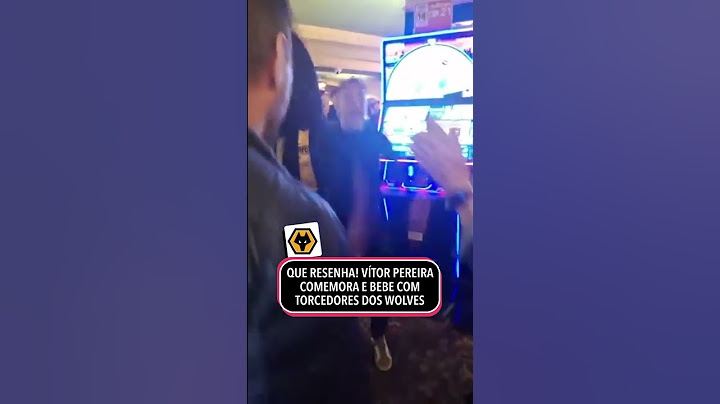 'First the points, then the pints' 🍻 Vítor Pereira foi ao bar com torcedores dos Wolves! #shorts