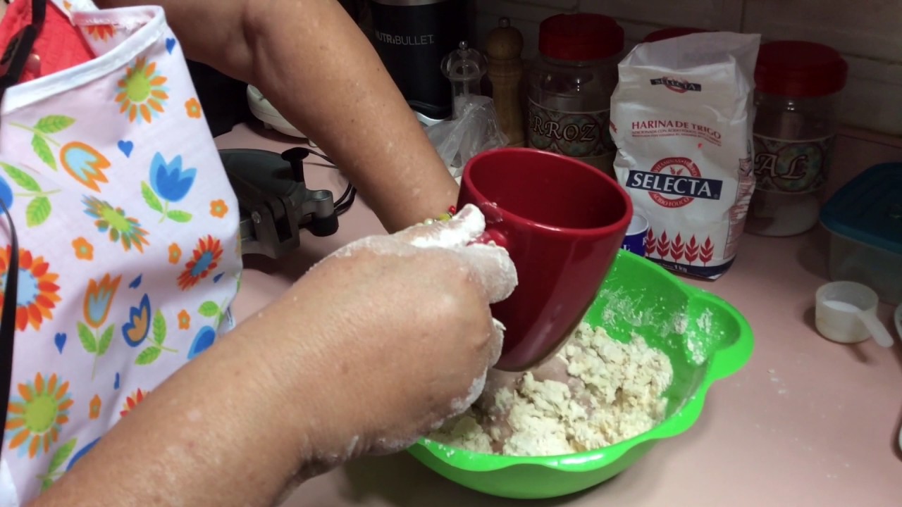 Tortillas de harina en tortillera eléctrica parte 1