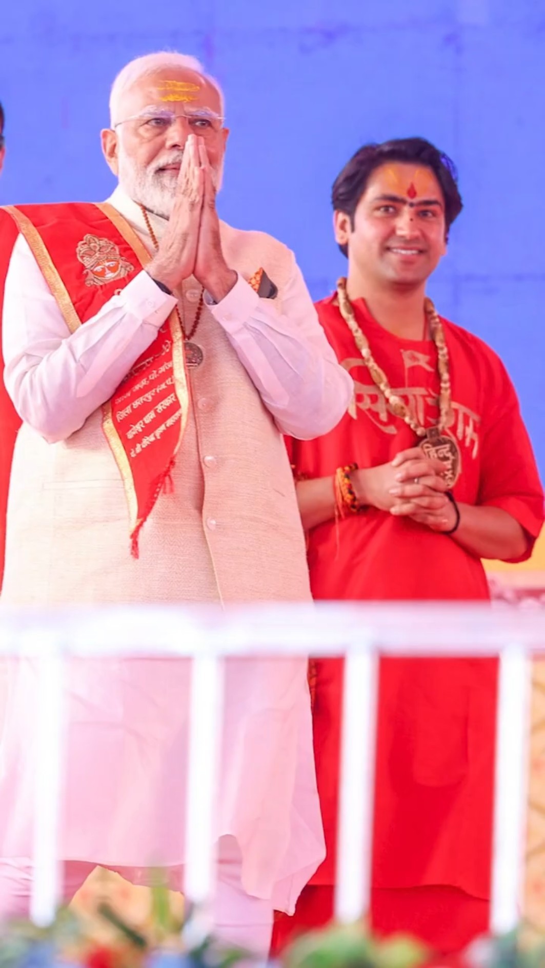 PM Modi gets a grand welcome at Bageshwar Dham Sarkar in Madhya Pradesh | #shorts