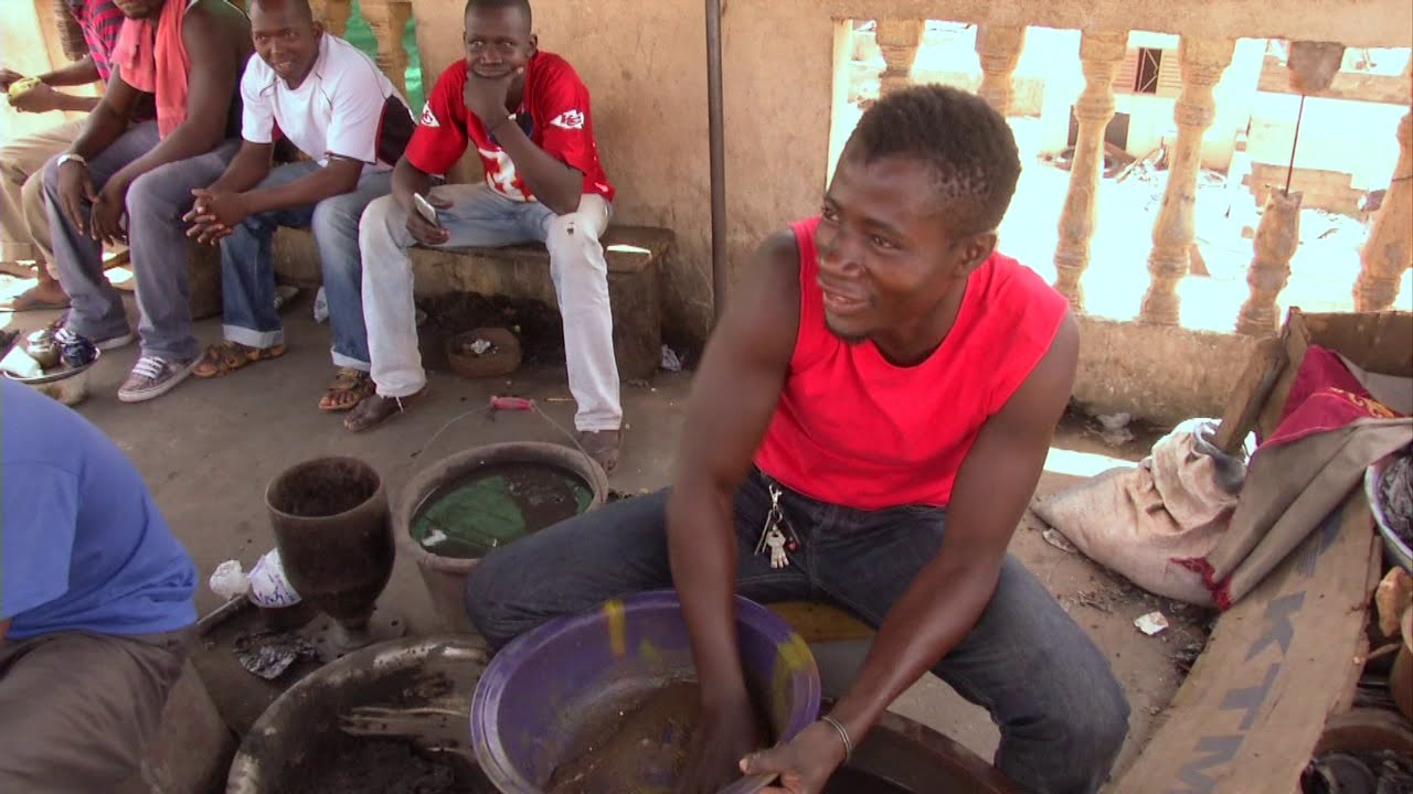 En Damako se funde el oro de la mina - En Tierra Hostil