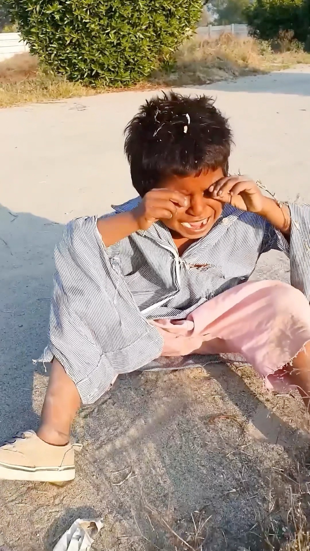 O MENINO POBRE FOI HUMILHADO PELOS MENINOS RICOS #shorts