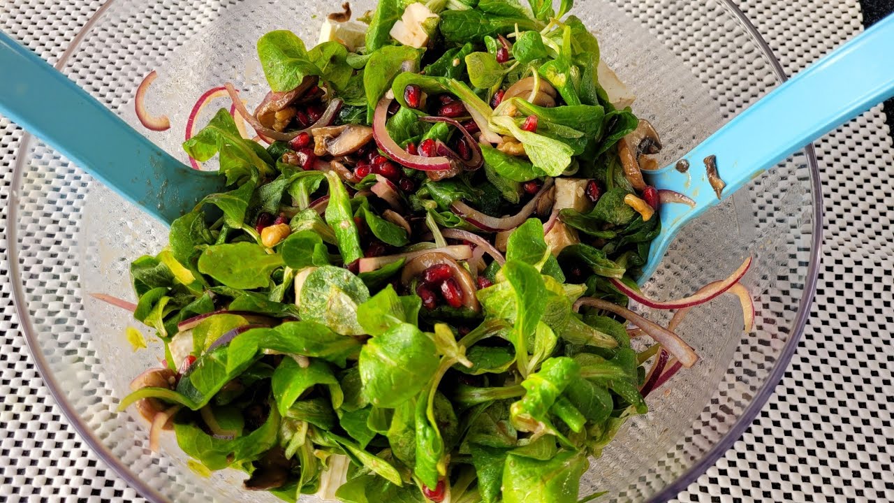 Очень классный и вкусный салат, который часто встречается на столах в Германии!Фельдсалат