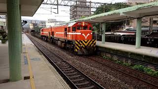 7555次貨運列車瑞芳站開車