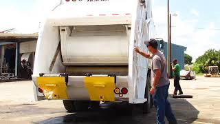 2006 IHC Rear Loader