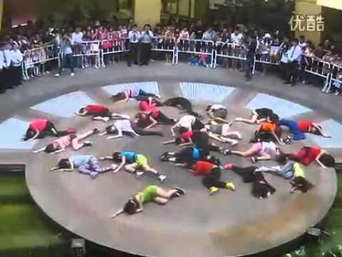 5/1/2011The Best Flashmob of Britney Spears(Femme ...