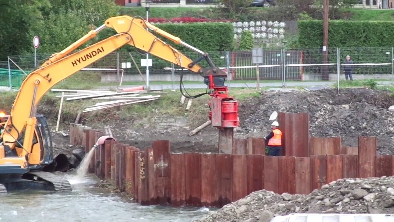 Zapouštění štětovnic na Ostravici 2 (Lepší obraz, horší zvuk)