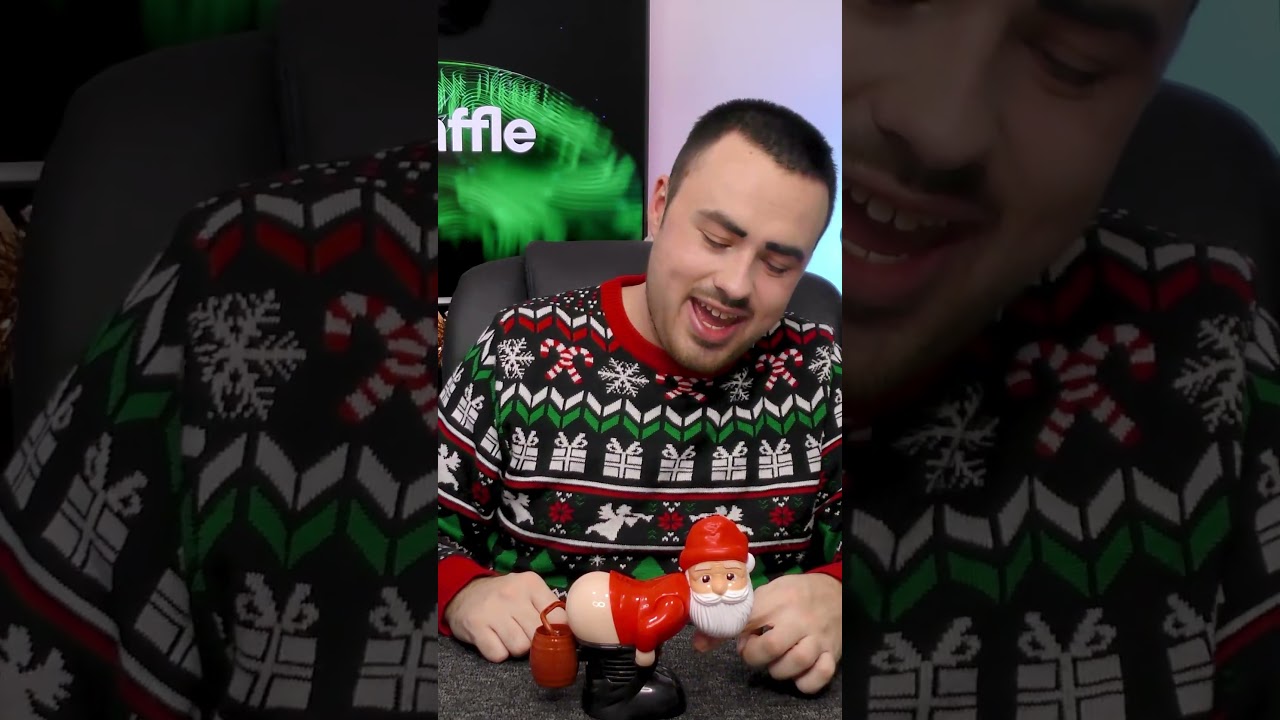 Санта, пускающий мыльные пузыри 🎅🫧 