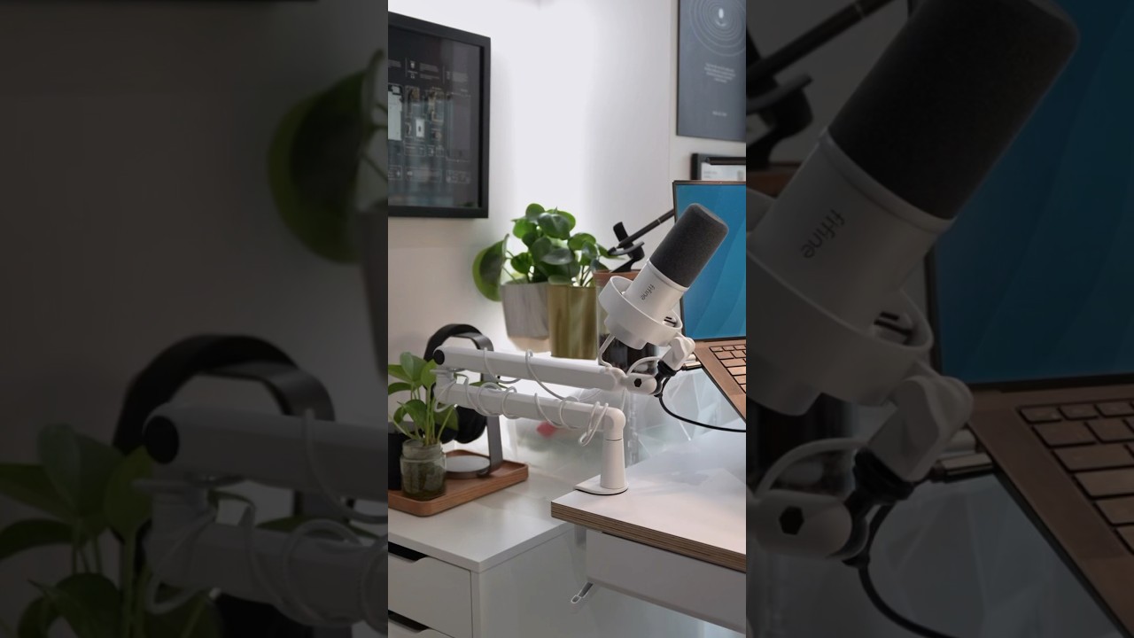 Fifine K688 mic + BM88 boom arm. IG: jsetups