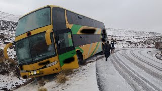 Conductor sucumbe al Hielo. Rescatando el Autobús.