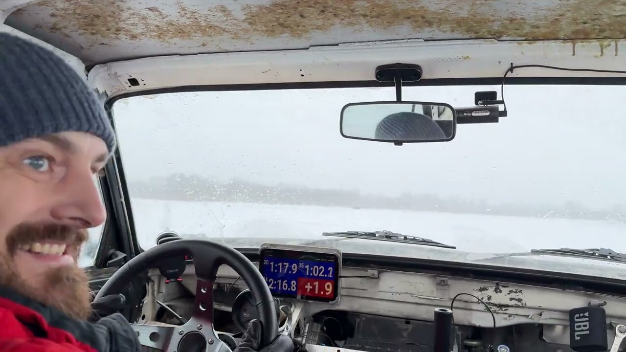 Новичёк на льду Ваз-2105(пересел с полного привода) 