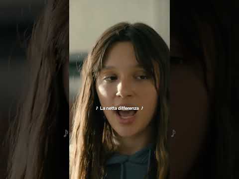 Video Sarah Toscano canta ''Un'emozione da poco'' di Anna Oxa nel film Non abbiam bisogno di parole