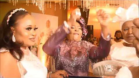 See How Queen Salawa Abeni Danced To Queen Ayo Balogun's Music @ Her Birthday Party