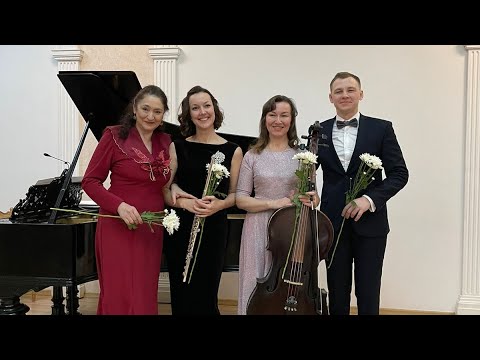 Восток - дело