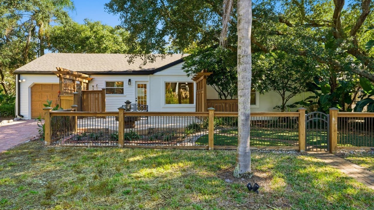 385 Garden Ln, Atlantic Beach, FL