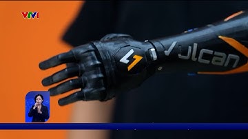 Cận cảnh cánh tay giả hiện đại "made in Vietnam" | VTV24