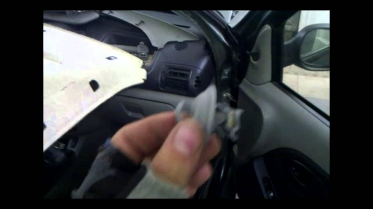 Снятие оббивки крыши - устранение шума потолочного усилителя - Renault Symbol, 1