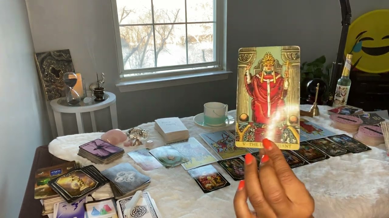 PISCES ♓️ AN UPSIDE DOWN EMPRESS HAS LOST HER CROWN & ANGRY. WEALTHY MAN WANTS HIS FOREVER EMPRESS!