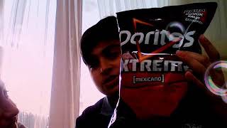 Kardeşimle Birlikte Doritos Extreme Yiyoruz