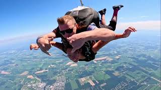 15 Year Old Skydiving (Parachute Montreal)