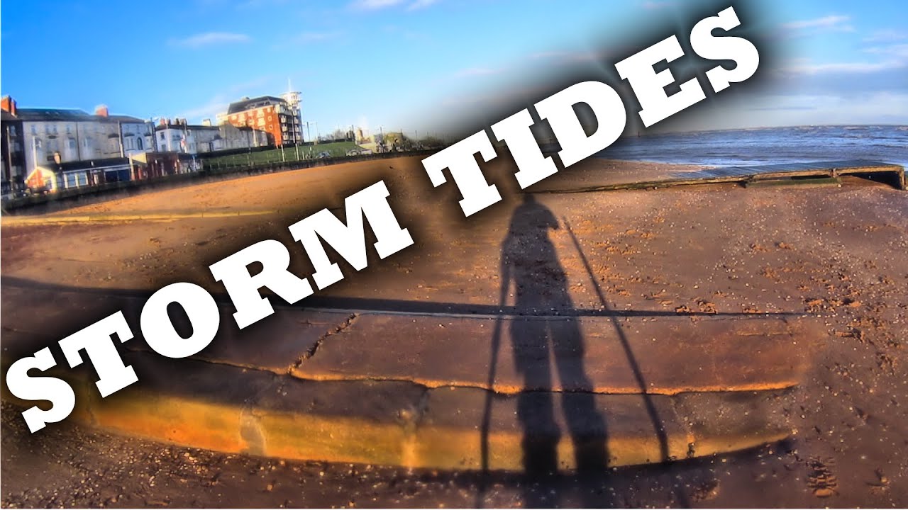 Minelab ctx 3030 beach metal detecting cleethorpes UK during storm