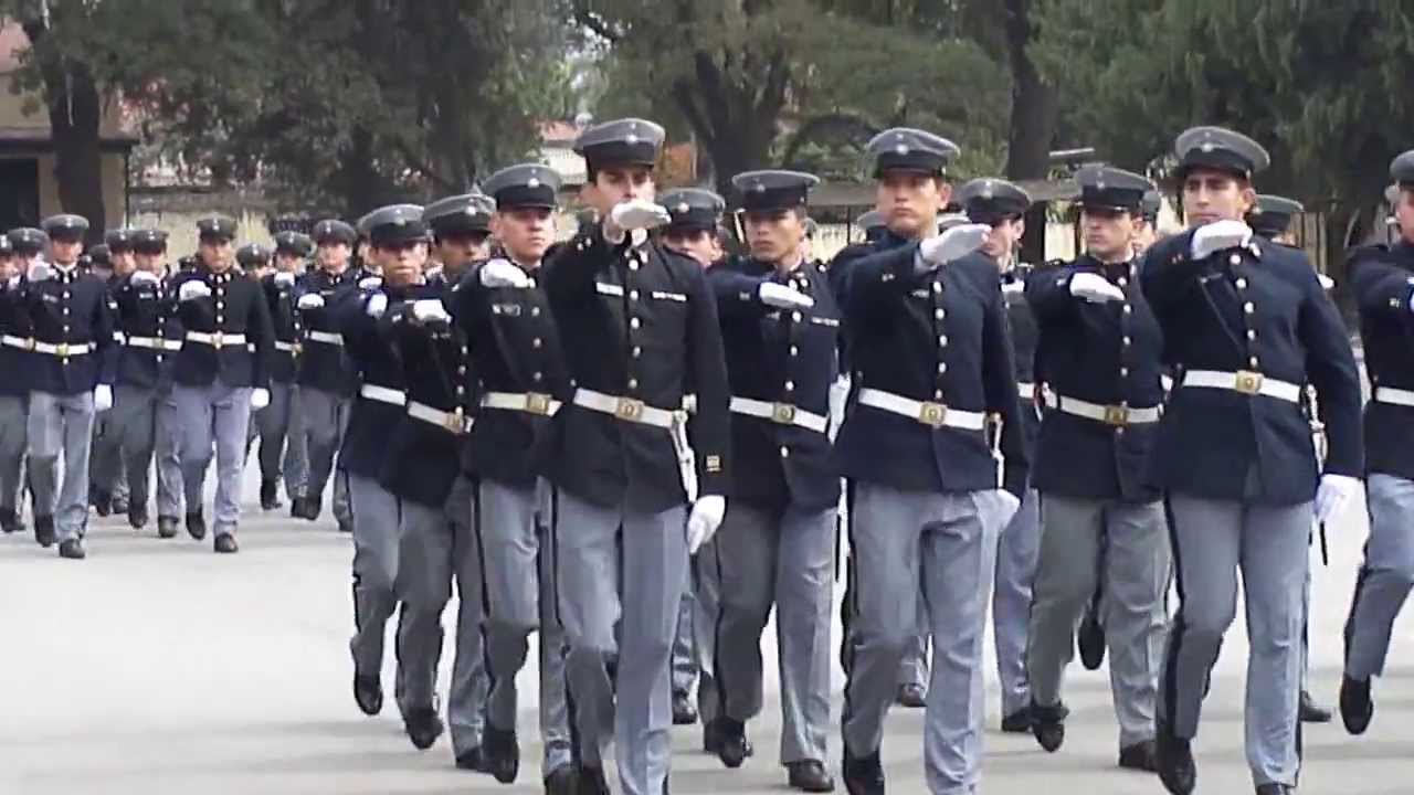DESFILE DE ENTREGA DE UNIFORMES LICEO MILITAR GRAL ARAOZ DE LAMADRID