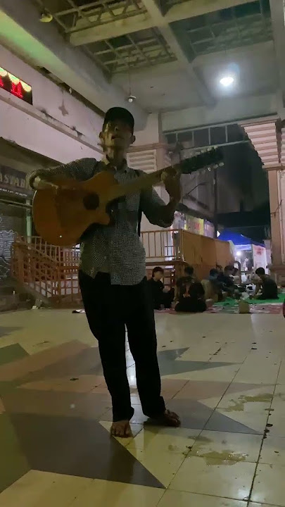 VIRAL.!!!! PENGAMEN DI PASAR RAYA SALATIGA BERSUARA MERDU