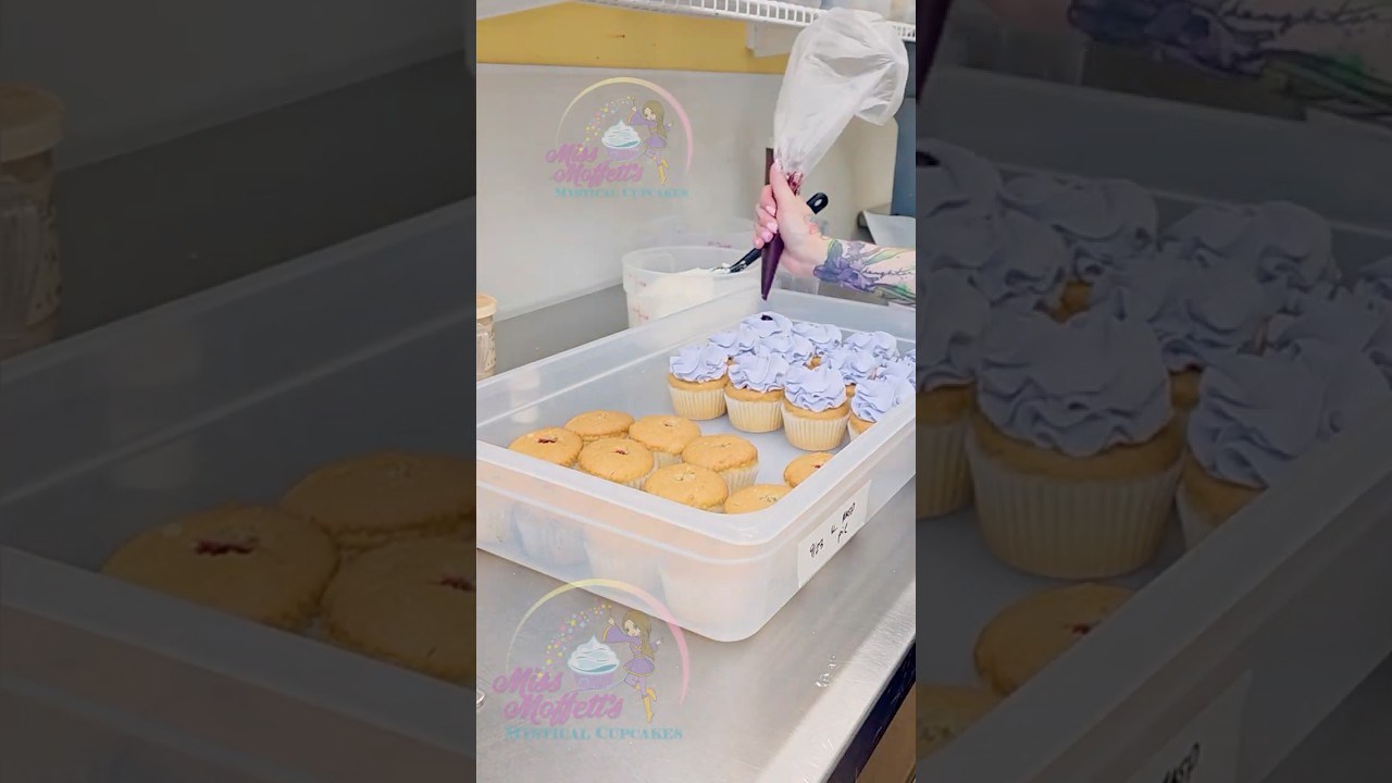 🫐 Decorating Keto Blackberry Pie Cupcakes! 🧁✨