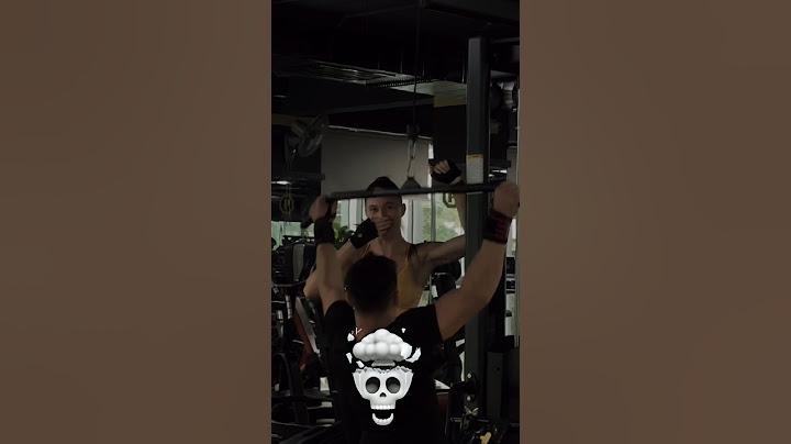 The girl thought I would not be able to lift so much weight#gymprank