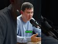 Внутри клетки нанопластик сбрасывает маску и атакует «электростанции» жизни.