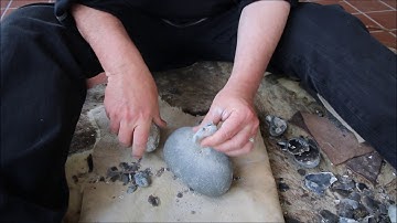 Flint knapping techniques: bipolar percussion