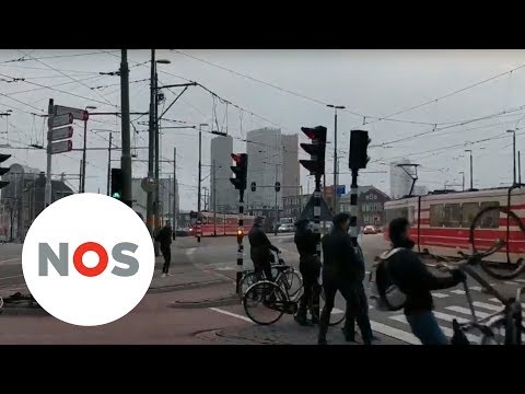 STORM: Mensen waaien weg!