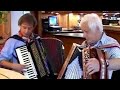 Carlinhos Steiner  gaiteando no Hotel alpino de Fritz e Elizabeth em Lech, na Áustria.