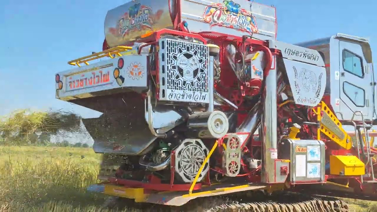 รีวิวรถเกี่ยวเกษตรพัฒนาจ้าวช้างไวไฟตู้แอร์เจอข้าวน้ำเยอะมิดแทรค 260 พลังม้า combine harvaster